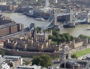 330px-Tower_of_london_from_swissre
